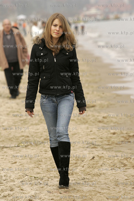 Kasia Tusk - na spacerze kilka dni przed matura.
30.04.2006
fot....