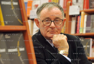 Spotkanie autorskie z profesorem Wiktorem Osiatynskim...