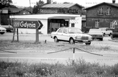 Skrzyzowanie drog w Zukowie z Gdyni i Gdanska. 07.1992...