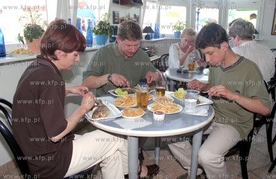Restauracja Wielki Blekit obok wejscia na molo w Gdansku...