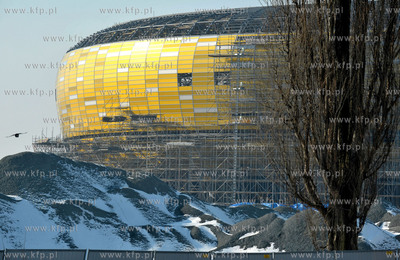 Gdansk. Letnica. PGE Arena nabiera bursztynowego koloru.
28.02.2011
fot....