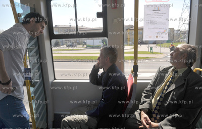 Inaguracyjny przejazd tramwajem na nowo otwartej lini...