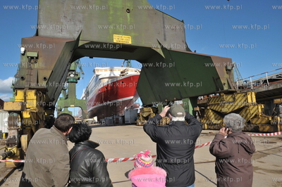 Stocznia Gdansk. Pochylnia B1. Wodowanie promu pasazersko-samochodowego...