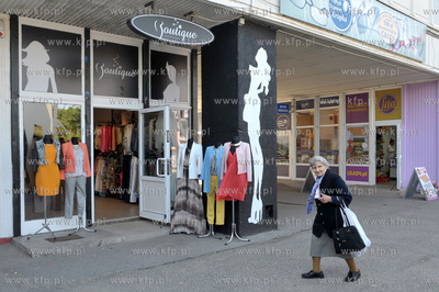 Gdansk Zaspa. Osiedlowe centrum handlowe na ul. PIlotow...