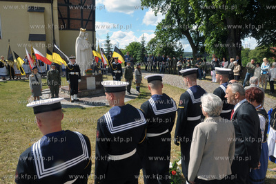 Zukowo na Kaszubach. Plac przed kosciolem sw. Jana...