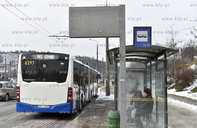 Gdynia - Karwiny. Przystanek autobusowy na ul. Chwaszczyńskiej....