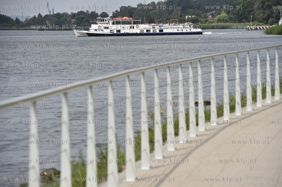Sobieszewo. Statek wycieczkowy białej floty Żeglugi...