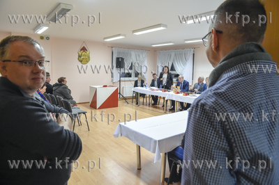 Wybory sołtysa i rady sołeckiej na wiejskim zebraniu...