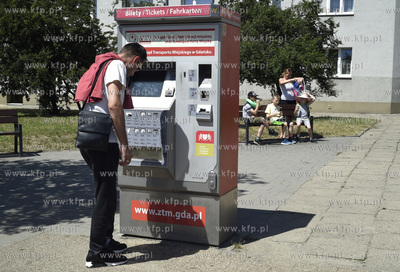 Gdańsk Nowy Port. Automat do sprzedazy biletów komunikacji...