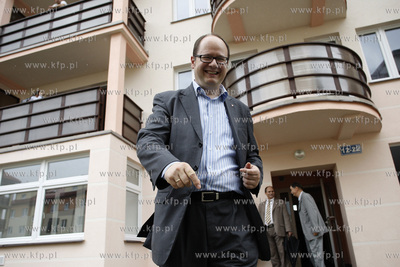 Uroczystosc oficjalnego przekazania 98 nowych mieszkan...