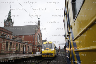 Gdansk. Dworze Glowny. Uroczystosc przekazania przez...