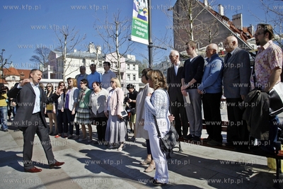 Sopot. Plac Przyjaciol Sopotu. Flash Art. ( w rez.Joanny...