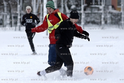 Gdansk Zaspa. Pilkarski turniej dzikich druzyn Do przerwy...