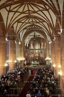 Gdansk. Dzien Pamieci Zolnierzy Wykletych. Nz. msza...
