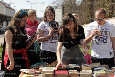 Gdańsk Oliwa. Wymiana książek wśród mieszkańców...