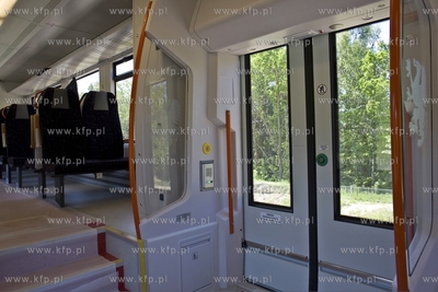 Przejazd i prezentacja składu PKM ze stacji Niedźwiednik...