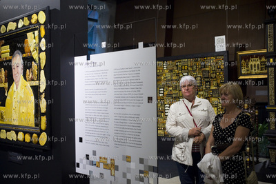 Europejskie Centrum Solidarności. Wystawa prac bursztynnika...