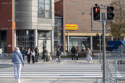 Wstępne otwarcie naziemnego przejścia dla pieszych...