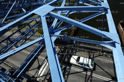 Dziwnow. Drogowy most zwodzony na rzece Dziwnie laczacy...