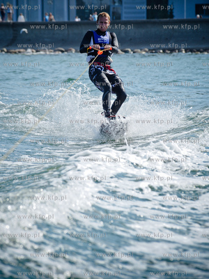 Gdynia. Przejazdzka na weakbordzie. 09.07.2011 fot....