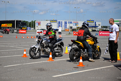 Gdansk. Parking hipermarketu Auchan. Gymkhana - zawody...