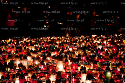 Gdansk. Cmentarz Srebrzysko. Swieto Wszystkich Swietych.
01.11.2011
fot....