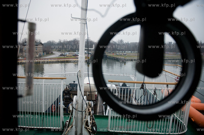 Gdansk. Platna samochodowa przeprawa promowa laczaca...