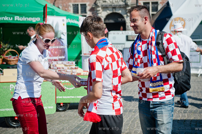 Gdansk. Kampania promujaca truskawke kaszubska. Akcja...