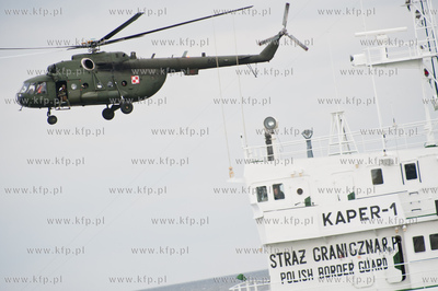 Zatoka Gdanska. Pokaz akcji odbijania zakladnikow ze...