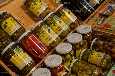 Gdansk. Oliwa. Dom Zarazy. Bazar nisko przetworzonej...