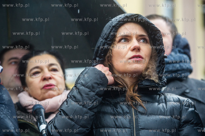 Gdansk. Plac Solidarnosci. Wiec dla obrony demokracji...