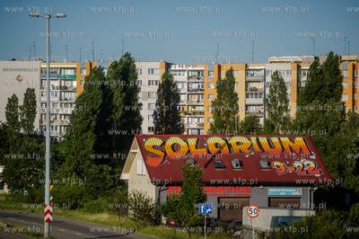 Gdańsk. Chełm. Budynek osiedlowego solarium oraz...