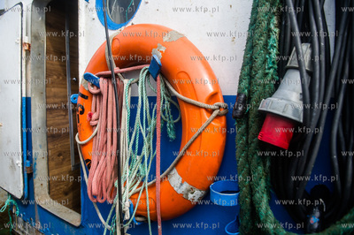 Morze Bałtyckie. Rybacy z Władysławowa, z kutra...