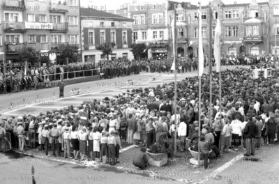 Pokojowa socjalistyczna manifestacja na rynku w Kartuzach...