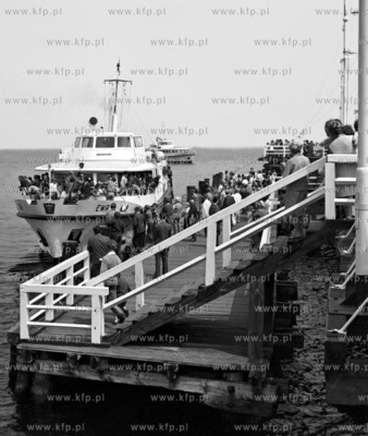 Statek wycieczkowy bialej floty Zeglugi Gdanskiej Ewa...