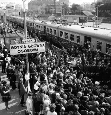 Gdynia Glowna Osobowa. Uroczystosc na dworcu PKP w...