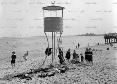 Wieżyczka ratownika na plaży w Gdańsku.
1963
0006764z
Fot....