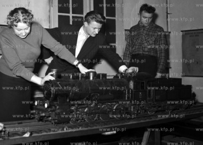 Prezentacja modelu lokomotywy. (lata50).
1959
0002390z
Fot....