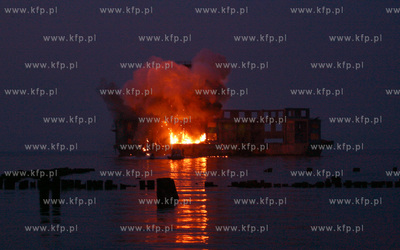 Ekipa filmowa serialu Kryminalni realizuje na plazy...