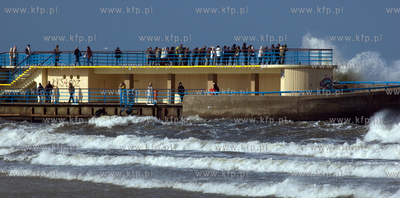 Kolobrzeg. Sztormowa pogoda moze byc rowniez ciekawa...