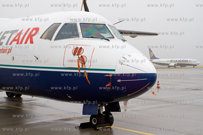 Gdansk, Rebiechowo. Nz. ATR-42 300 linii JetAir.
08.11.2009
Fot.Sebastian...