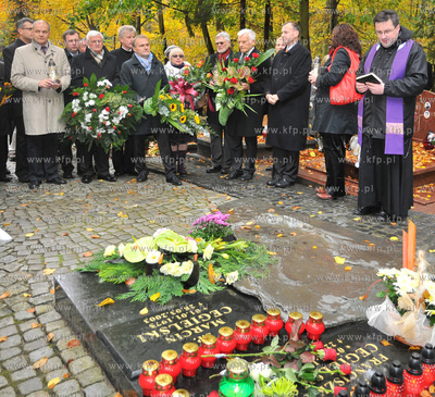 Cmentarz witominski w Gdyni. Przewodniczacy Europarlamentu...