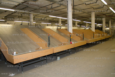 Wnetrze wykanczanego nowego terminala pasazerskiego...