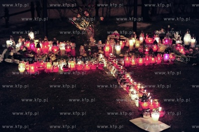 Sopot. Park im. Marii i Lecha Kaczynskich. Znicze w...