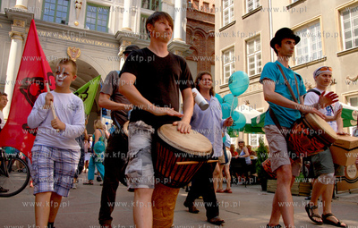 Parada  XVI Festiwalu Szekspirowskiego ruszyla spod...
