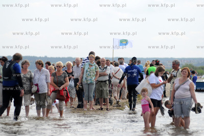 XII edycja Marszu Sledzia przez Zatoke Pucka na trasie...