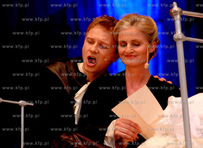 Estrada przed Palacem Opatow w Parku Oliwskim. Mozartiana...