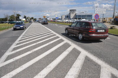 Ulica Slowackiego w poblizu terminalu lotniska w Rebiechowie....