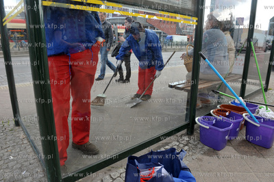 Akcja - "Czyste Przystanki" w ramach kampanii Zmieniamy...