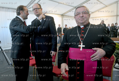 Uroczyste poswiecenie i wmurowanie kamienia wegielnego...